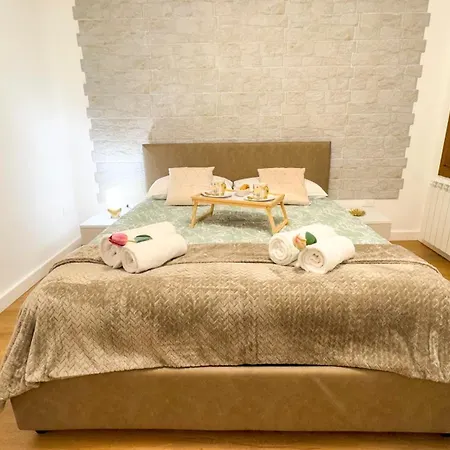 C A.l.i. By Ca-sa Check Apartment